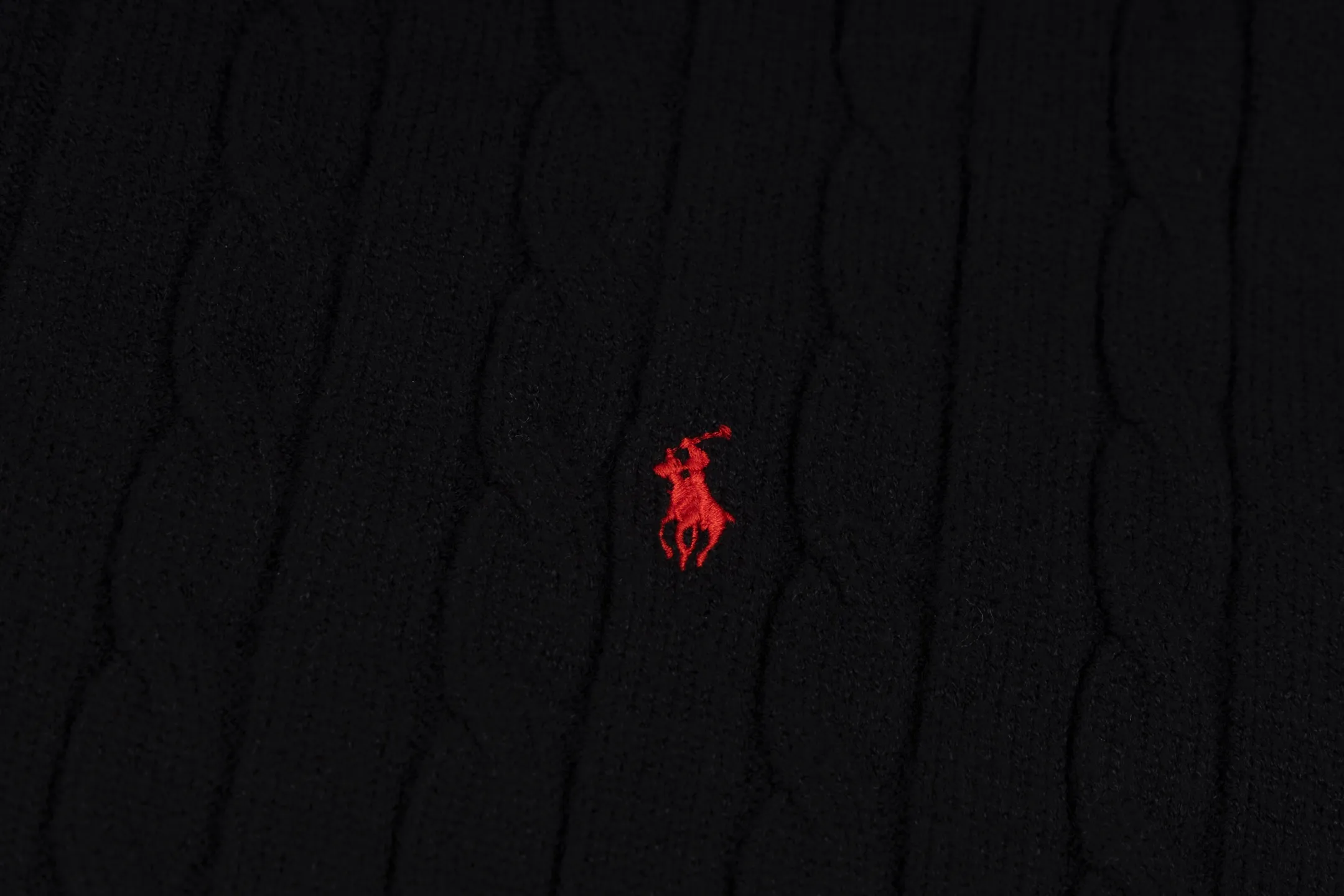 P240 Style No. B112 Raff half-zip twist embroidered knitted round neck sweater Official website counter consistent sweater High-elasticity imitation rabbit fur core-spun yarn fine knitted fabric Customized original lettering mold half-open zipper Popular Internet celebrity versatile OS version can be worn up to about 180 pounds Imported machine textile takes a month to match the sweater Three standards are complete Customized accessories Matching version Same style for men and women Colour: Gray Black Size: S M L XL Manual measurement error of about 1-3cm is normal